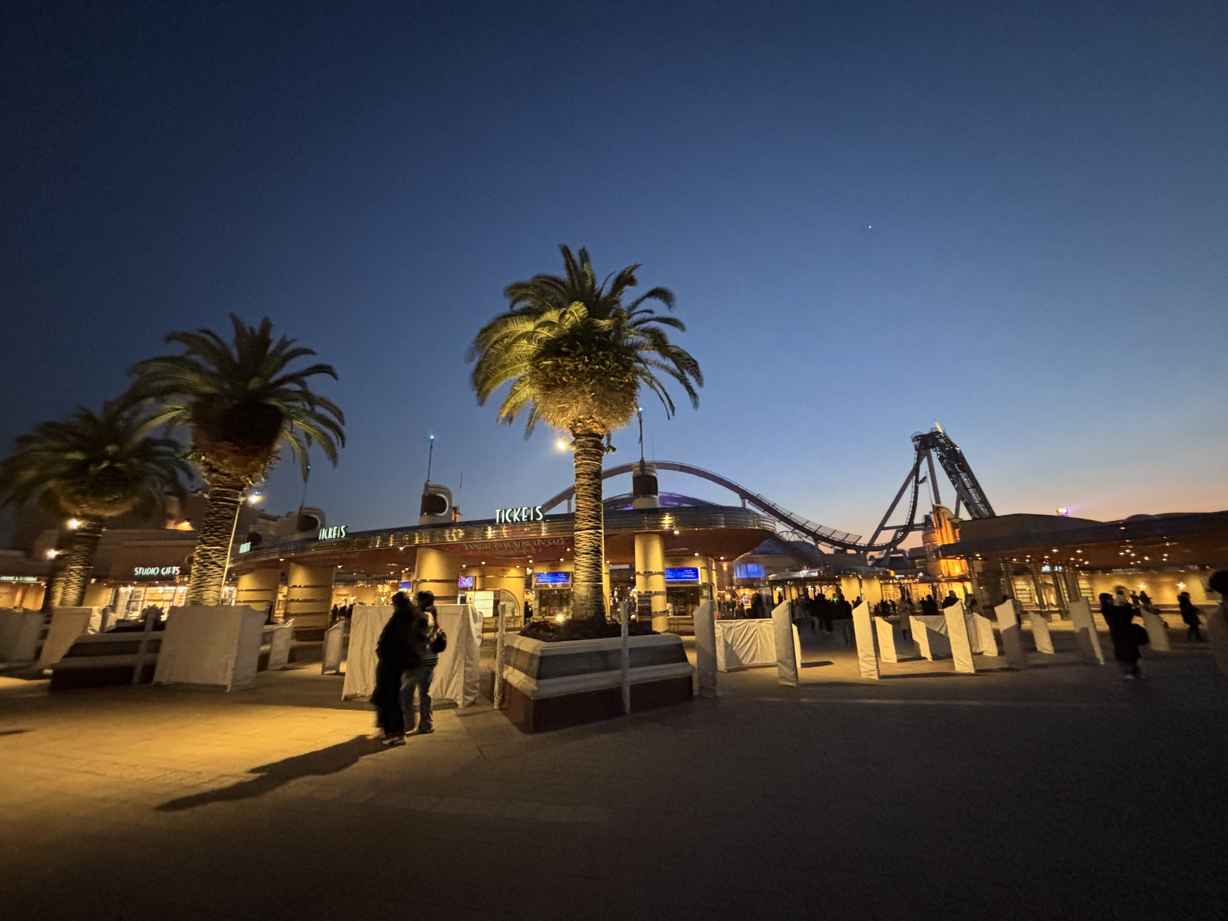 USJ Entrance at night IMG 0625
